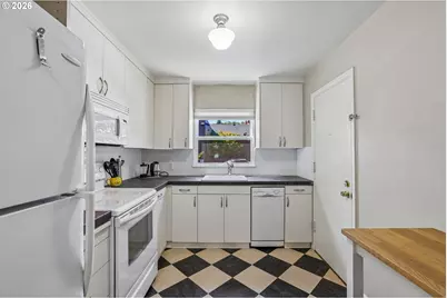 2120 NE Halsey St #31, Portland, OR 97232 - Photo 12