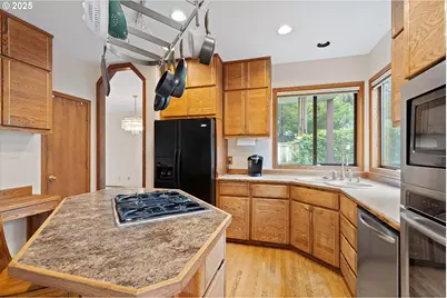 10125 SW 72nd Ave, Tigard, OR 97223 - Photo 8