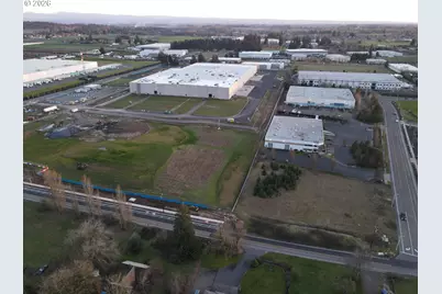 105 S Hazel Dell Way, Canby, OR 97013 - Photo 2