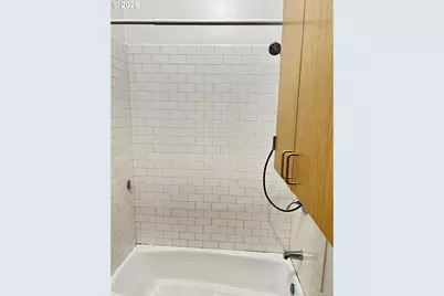 12727 SE Sherman St, Portland, OR 97233 - Photo 10