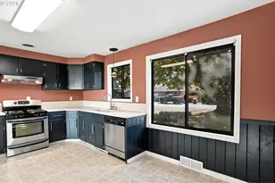 1099 Arcadia Dr, Eugene, OR 97401 - Photo 6