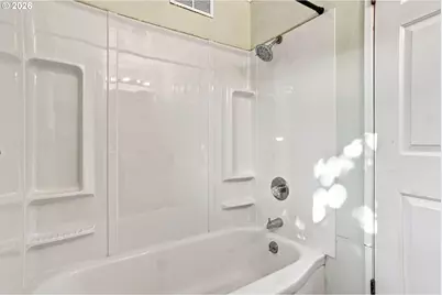 1099 Arcadia Dr, Eugene, OR 97401 - Photo 28