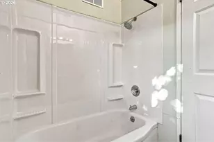 1099 Arcadia Dr, Eugene, OR 97401 - Photo 28