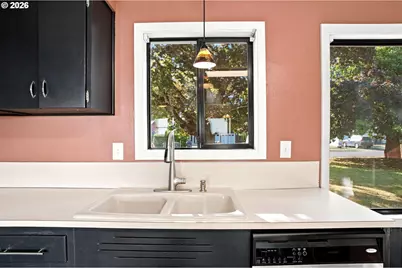 1099 Arcadia Dr, Eugene, OR 97401 - Photo 10
