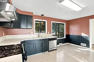 1099 Arcadia Dr, Eugene, OR 97401 - Photo 12