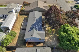 1099 Arcadia Dr, Eugene, OR 97401 - Photo 38