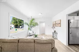 1718 NE Walnut Ave, Wood Village, OR 97060 - Photo 8