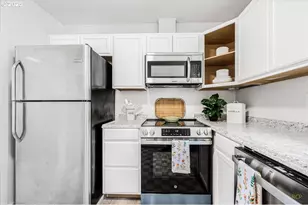 1718 NE Walnut Ave, Wood Village, OR 97060 - Photo 14