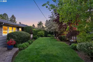 3370 SW Vista Dr, Portland, OR 97225 - Photo 4