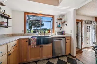 22470 SE Naomi Dr, Damascus, OR 97089 - Photo 12