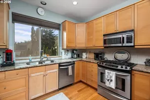 5047 SW View Point Terrace, Portland, OR 97239 - Photo 8