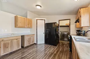 231 Owyhee Ln, Roseburg, OR 97471 - Photo 18