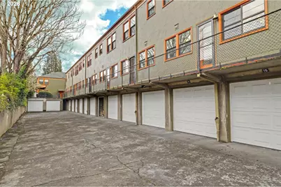 2025 SE Caruthers St #11, Portland, OR 97214 - Photo 24