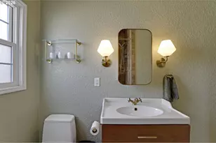 2025 SE Caruthers St, Portland, OR 97214 - Photo 18