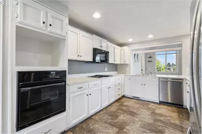 461 NE 16th Ave, Hillsboro, OR 97124 - Photo 8