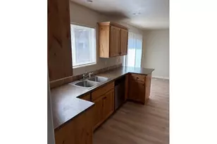 503 SE 157th Ave, Portland, OR 97233 - Photo 10