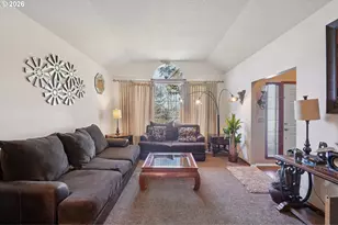 800 SE Greenway Dr, Gresham, OR 97080 - Photo 8