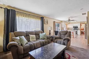 800 SE Greenway Dr, Gresham, OR 97080 - Photo 12