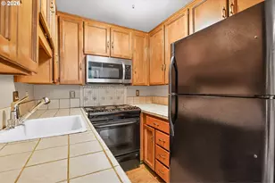 646 SW 11th St, Newport, OR 97365 - Photo 8