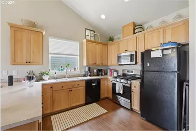 1070 Prairie Meadows Ave, Junction City, OR 97448 - Photo 10