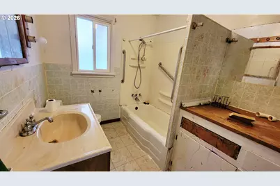168 NE Broadway St, Myrtle Creek, OR 97457 - Photo 14