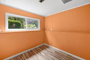 586 SW 6th St, Gresham, OR 97080 - Photo 32