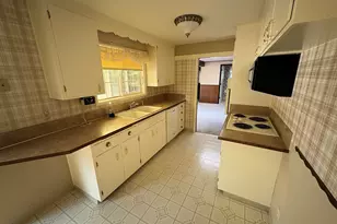 1755 Alderwood St, Eugene, OR 97404 - Photo 2