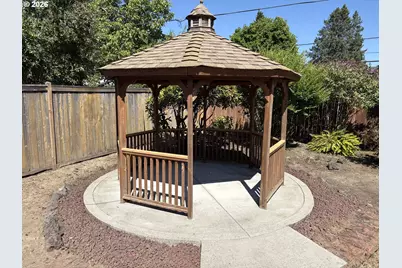 1755 Alderwood St, Eugene, OR 97404 - Photo 10