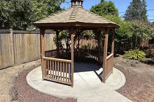 1755 Alderwood St, Eugene, OR 97404 - Photo 10