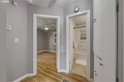 11005 NE Schuyler St, Portland, OR 97220 - Photo 8