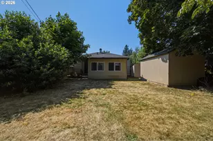 11005 NE Schuyler St, Portland, OR 97220 - Photo 14