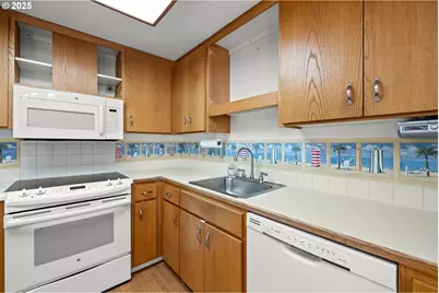 16139 SW 130th Ter #38, Tigard, OR 97224 - Photo 6