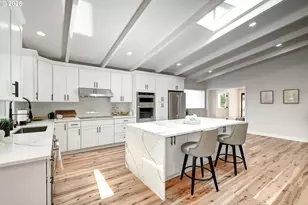 8885 SW White Pine Ln, Portland, OR 97225 - Photo 10