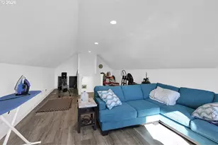 928 SW Coral St, Junction City, OR 97448 - Photo 22