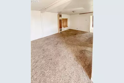 413 NE Nash St, Roseburg, OR 97470 - Photo 4