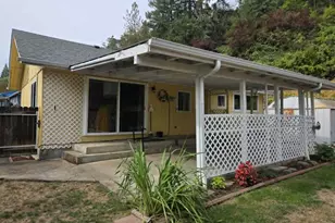 2118 SE Chinaberry Ave, Roseburg, OR 97470 - Photo 6