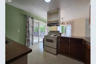 2118 SE Chinaberry Ave, Roseburg, OR 97470 - Photo 24