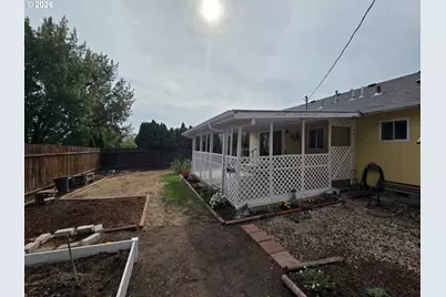 2118 SE Chinaberry Ave, Roseburg, OR 97470 - Photo 12