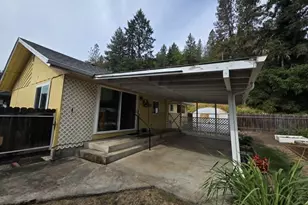 2118 SE Chinaberry Ave, Roseburg, OR 97470 - Photo 8