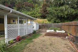 2118 SE Chinaberry Ave, Roseburg, OR 97470 - Photo 10