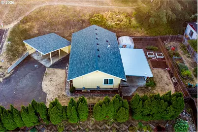 2118 SE Chinaberry Ave, Roseburg, OR 97470 - Photo 4