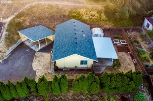 2118 SE Chinaberry Ave, Roseburg, OR 97470 - Photo 4