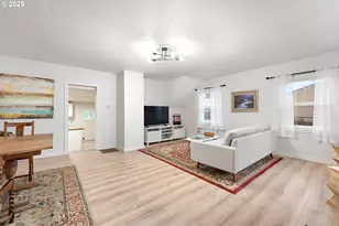 6099 NE Going St, Portland, OR 97218 - Photo 8