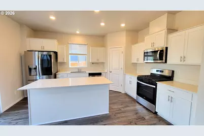 2960 V St, Springfield, OR 97477 - Photo 4