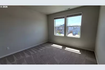 2960 V St, Springfield, OR 97477 - Photo 16
