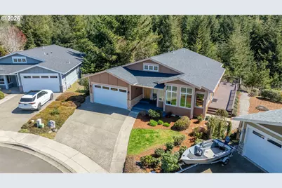 1225 Nautical Ln, Coos Bay, OR 97420 - Photo 2