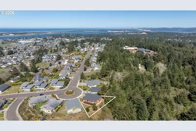 1225 Nautical Ln, Coos Bay, OR 97420 - Photo 4