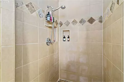 2264 Blue Heron Ln, Eugene, OR 97402 - Photo 16
