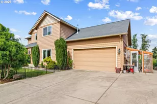 2264 Blue Heron Ln, Eugene, OR 97402 - Photo 2