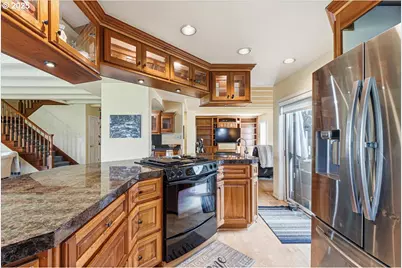 623 N Tomahawk Island Dr, Portland, OR 97217 - Photo 12